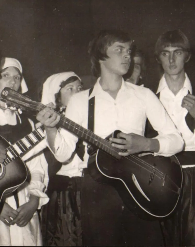 Alenovo upoznavanje s prvom gitarom i njegova upornost